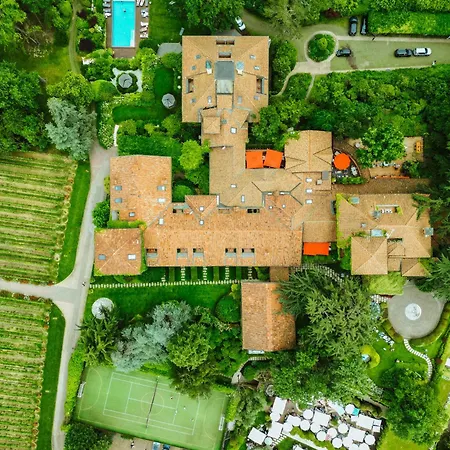 Semesteranläggning (resort) L'albereta Relais & Chateaux 5*